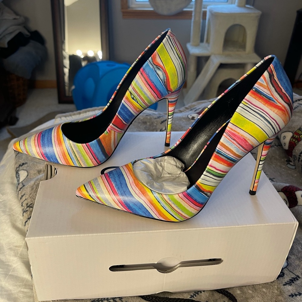 Aldo Stessy Shoes. Gorgeous color. Worn maybe an hour. Perfect condition.